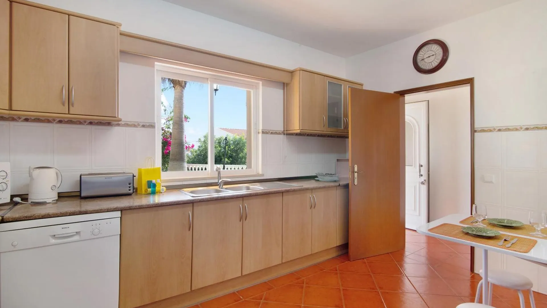 Villa Isabel Loule 0*,
